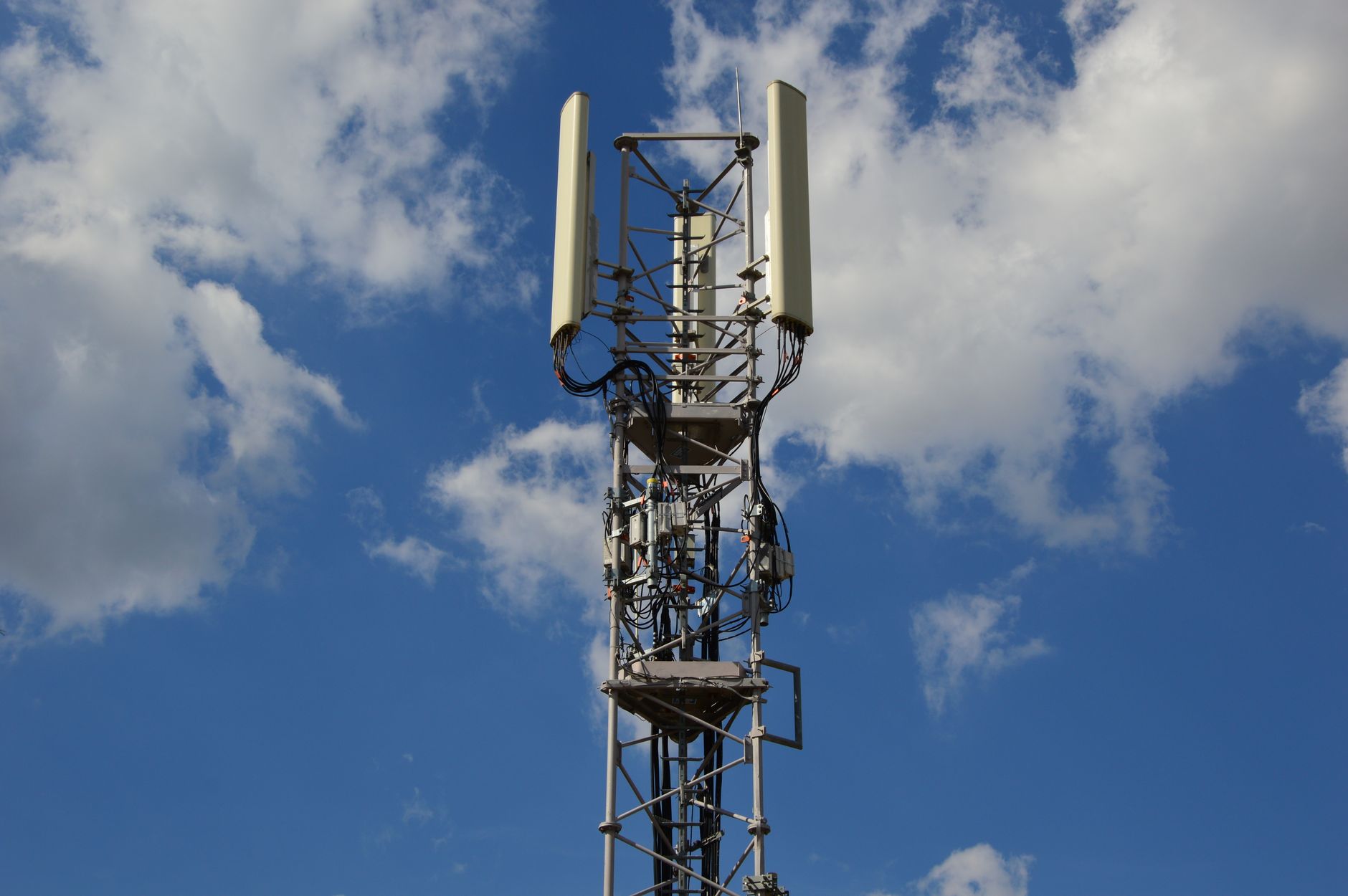 cellurar transmitter tower
